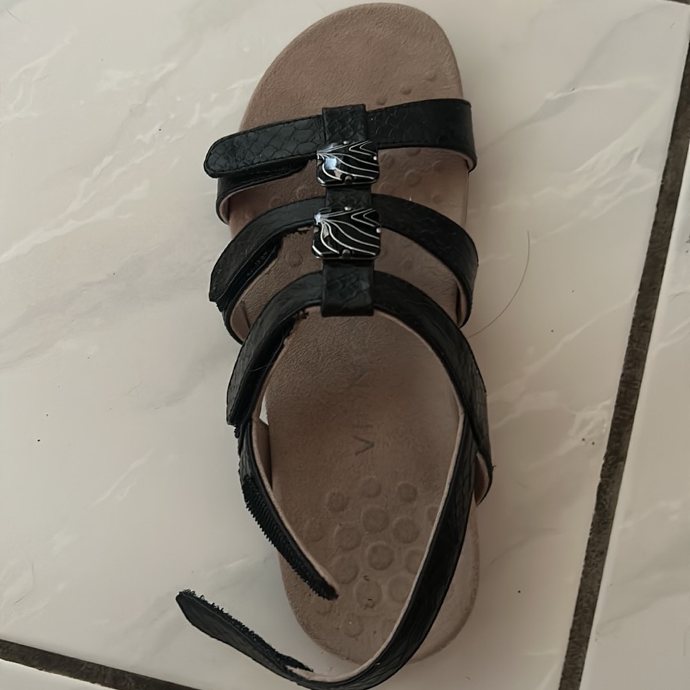 Vionic black sandals - Picture 3 of 6